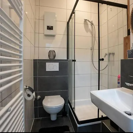 Appartement Livemore24 - 2 In Hoch Wlan - Smart-tv - 24-7 Check-in Und Kueche *